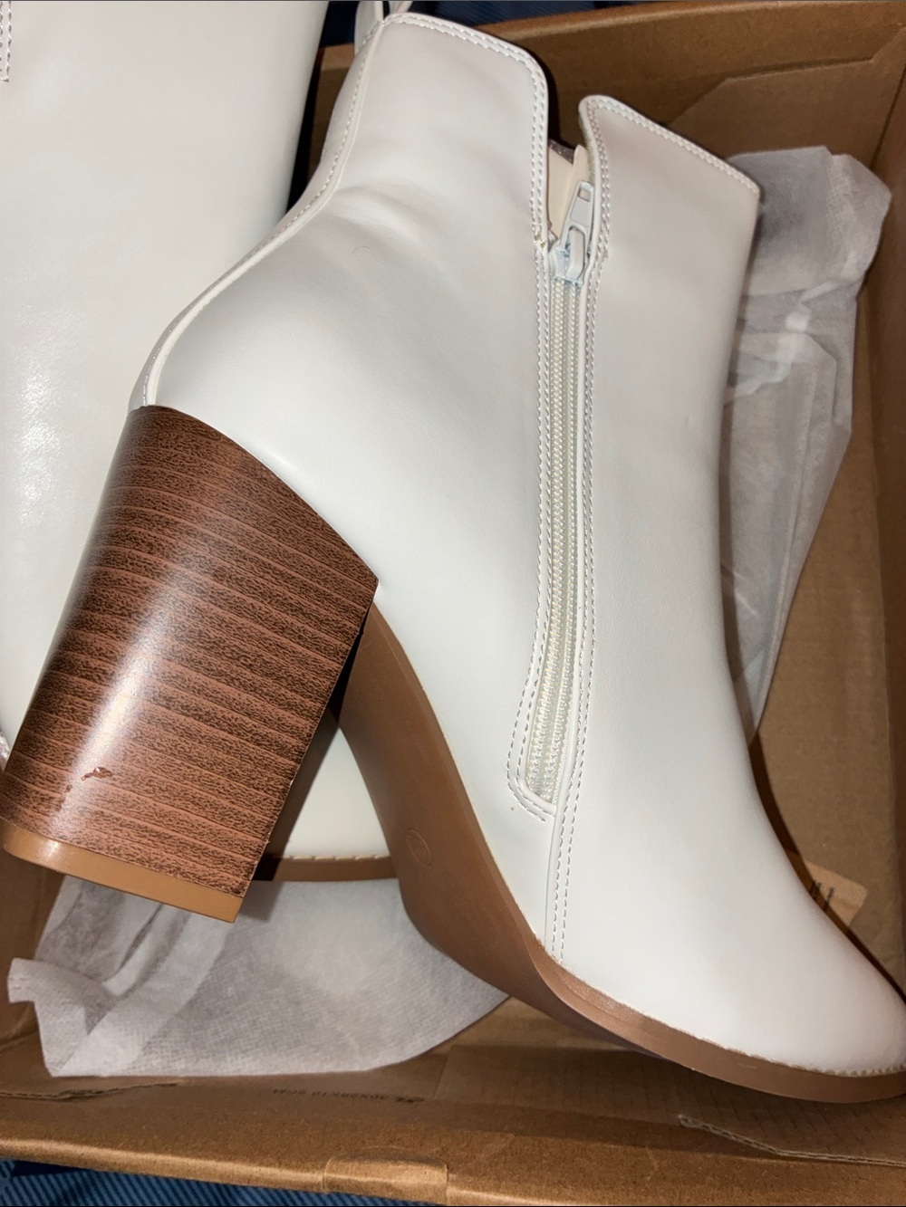 NWT Rilista Womens V Cutout Ankle Boots Pointed Toe Chunky 9.5 White zipper - Picture 7 of 8